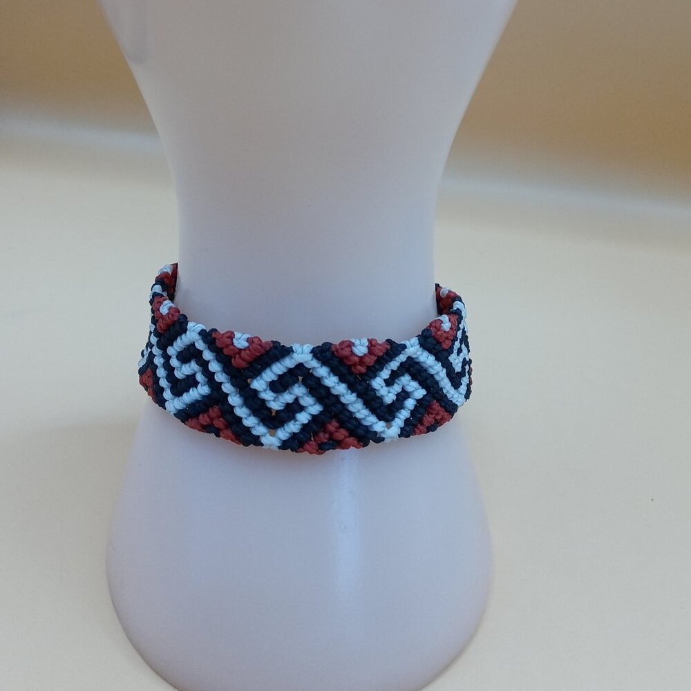 Multicolor Handwoven Macrame Thread Bracelet Design Patterns - Picture 9 of 10